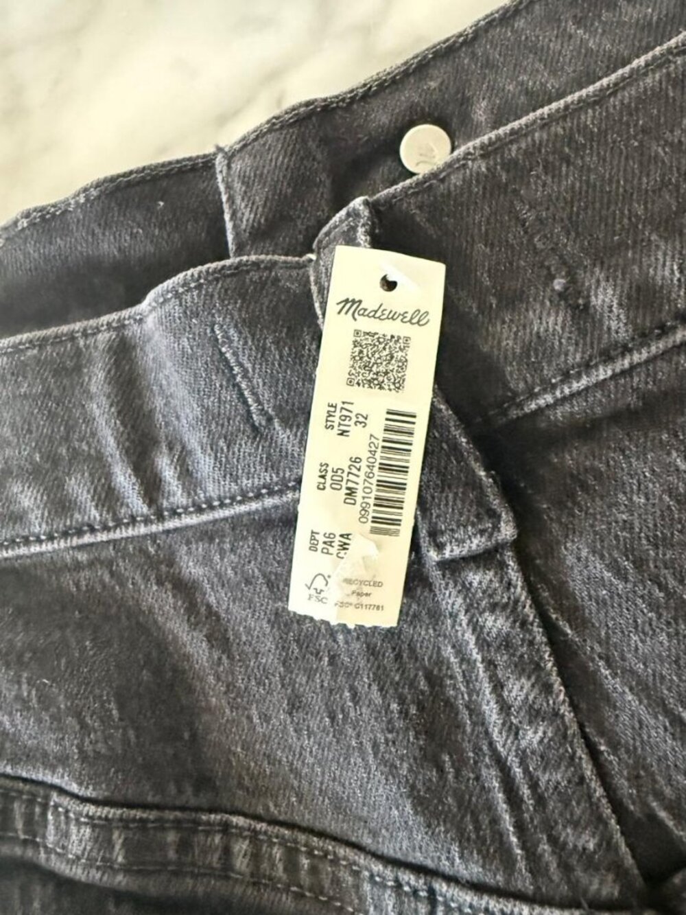 NWT Madewell The Perfect Vintage Mid-Length Jean Shorts | Black | Size 32 - Picture 6 of 6